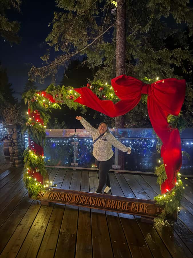 CANYON LIGHTS+Capilano Suspension Bridge/Small Group/CAR - Capilano Suspension Bridge: the 137-meter walk 70 meters up