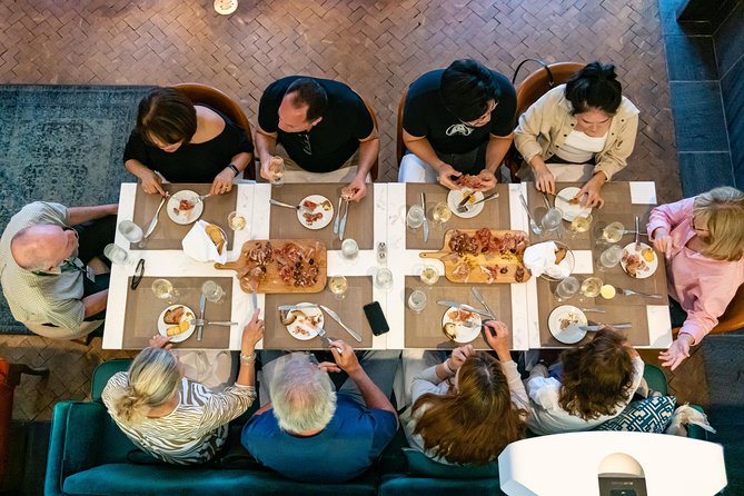 Combo Historical and Food Tour of Old Quebec - Starting at Rue Saint-Paul: how the tour actually gets you oriented