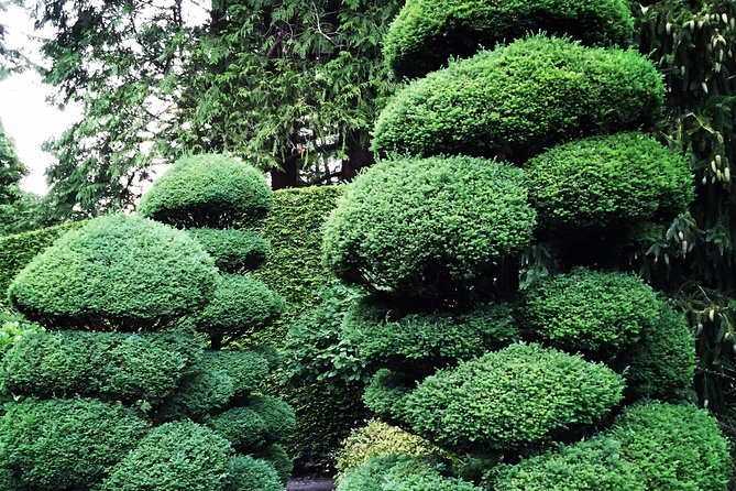 COMBO Victoria City Tour & Butchart Gardens & Entry Tix - Guides and storytelling: what happens while you’re riding