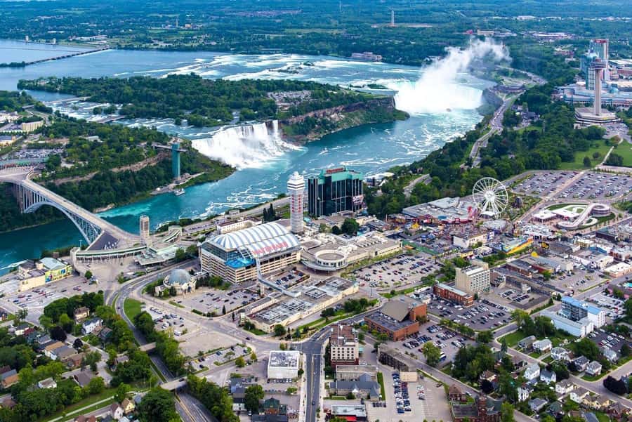 Day trip to Niagara from Toronto with Spanish speaking guide - Voyage to the Falls versus Journey Behind the Falls, depending on season