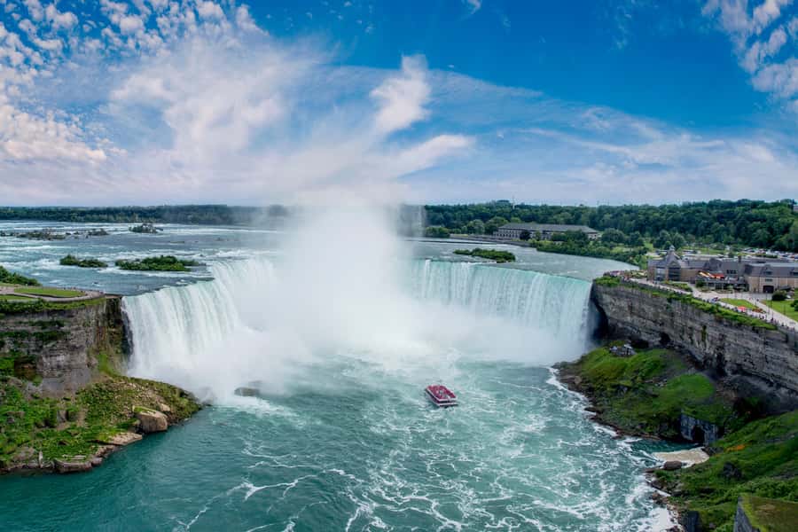 Day trip to Niagara from Toronto with Spanish speaking guide - Niagara-on-the-Lake: Victorian views and that old-world fruit-and-wine feeling