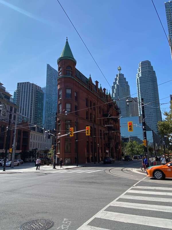 Downtown Toronto: Walking tour experience. English/Spanish - Walking Toronto in 2 to 4 Hours With Paul Campbell