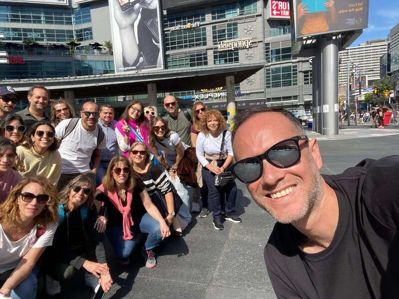 Downtown Toronto: Walking tour experience. English/Spanish - St. Lawrence Market, your quick plan for where to eat and what to notice