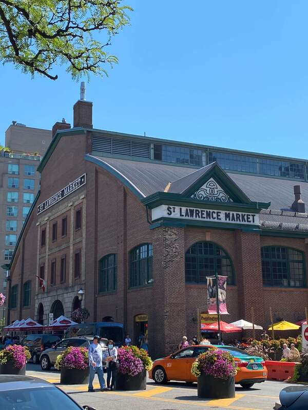 Downtown Toronto: Walking tour experience. English/Spanish - Chinatown and Kensington Market two neighborhoods, two tempos