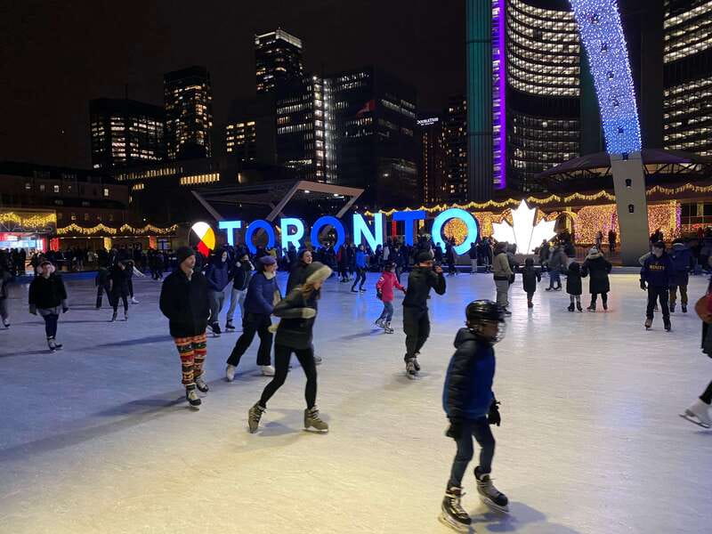 Downtown Toronto: Walking tour experience. English/Spanish - Price and value for a $54 guided walking loop