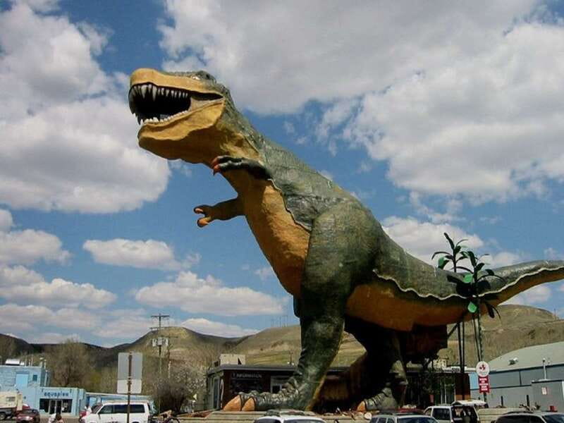 Drumheller: Bad Land & Dinosaur Museum Tour from Calgary - Calgary to Drumheller, a day trip with real distance