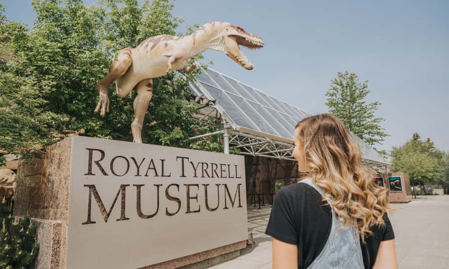 Drumheller: Dinosaurs, Canyons, & Hoodoos Day Tour - Key tour highlights to pay attention to