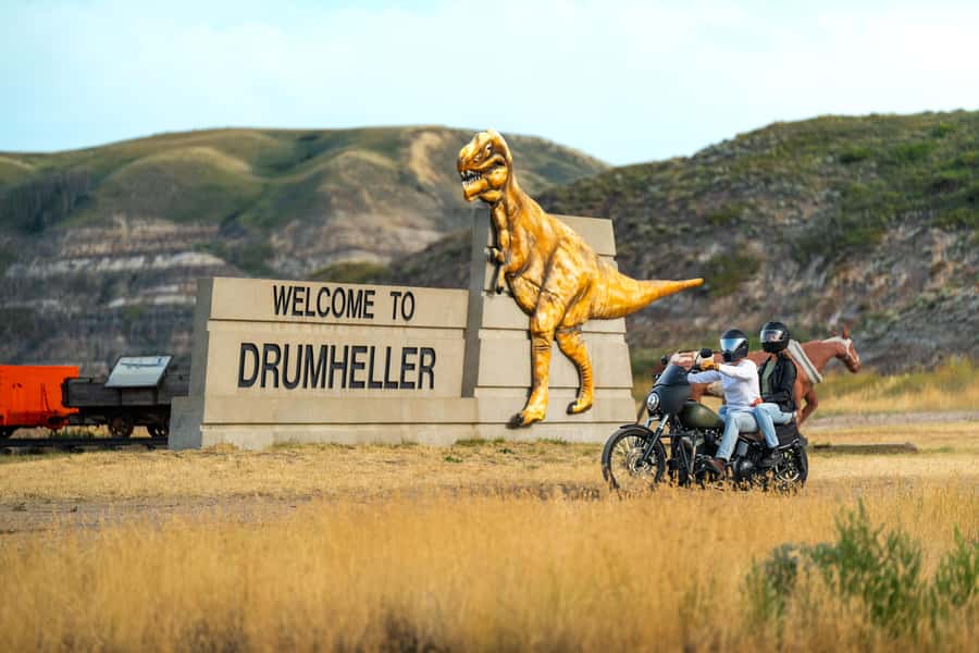Drumheller: Dinosaurs, Canyons, & Hoodoos Day Tour - Royal Tyrrell Museum: the main event for dinosaur lovers