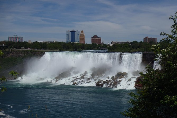 Fall for Niagara Tour - Getting There: 288 Bremner Blvd Pickup and a Comfortable Ride