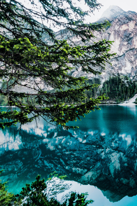From Banff/Canmore: Moraine Lake, Lake Louise 1.5 hrs Each - Timing tips for better photos and less stress