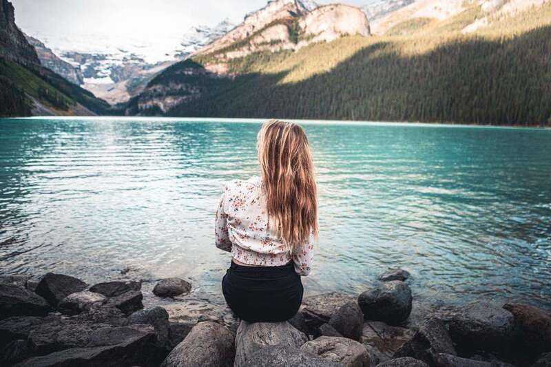 From Banff: Lake Louise and Moraine Lake Sightseeing Tour - Moraine Lake’s Ten Peaks viewpoint, and why season matters
