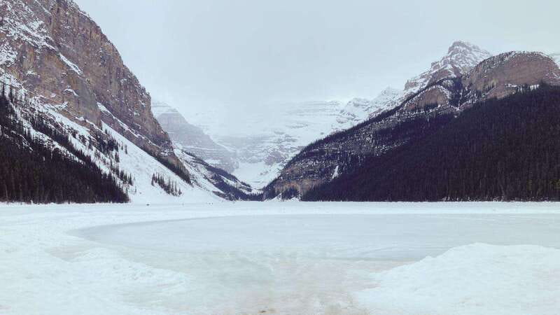 From Banff: Lake Louise and Moraine Lake Sightseeing Tour - The guide makes it feel local, not canned