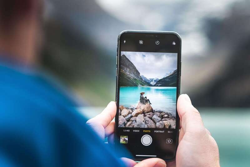 From Banff: Lake Louise and Moraine Lake Sightseeing Tour - Timing your departure for better light and fewer headaches