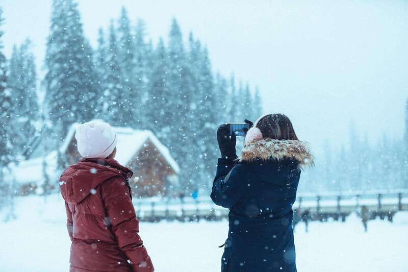 From Banff: Lake Louise & Yoho Full Day Tour - Lake Louise: Victoria Glacier views and the Fairmont Chateau moment