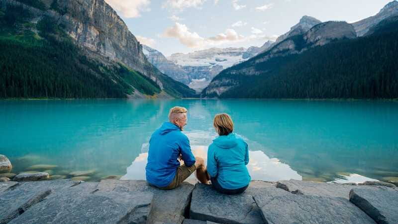 From Banff: Louise & Moraine Lake Guided Hiking Day Trip - Picnic lunch at Consolation Lakes under Quadra Glacier