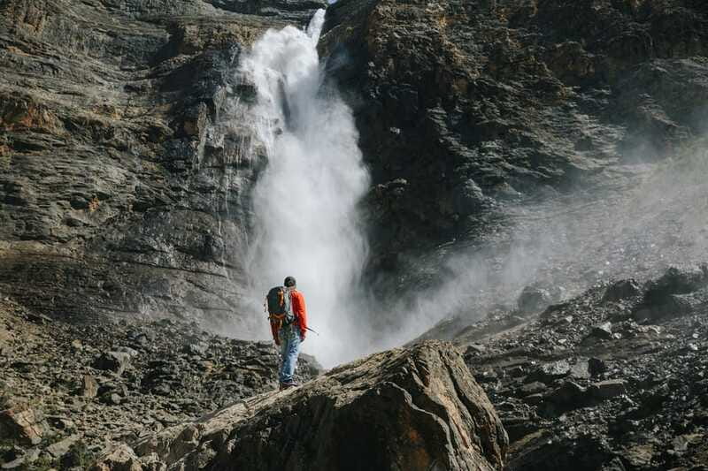 From Banff: Mountains, Lakes, and Waterfalls Full-Day Tour - Who should book this tour, and who should pass