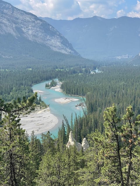 From Calgary: Banff, Moraine Lake and Lake Louise Tour - Small-group transport: value versus space