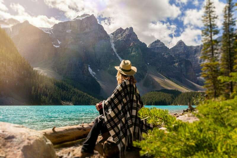 From Calgary: Banff, Moraine Lake and Lake Louise Tour - Lake Louise: turquoise views in summer, frozen lake in winter
