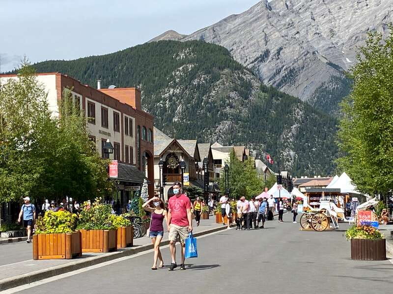 From Calgary: Banff & Yoho National Parks Private Day Tour - Who should book this private Calgary-to-Rockies day?