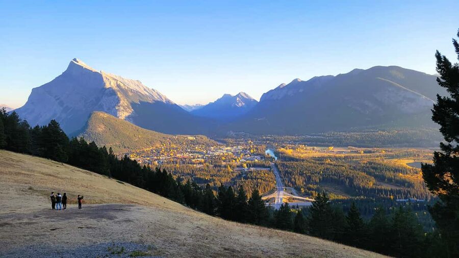 From Calgary/Canmore: Banff National Park Premium Day Trip - Downtown Banff: 105 Minutes to Eat, Shop, and Reset