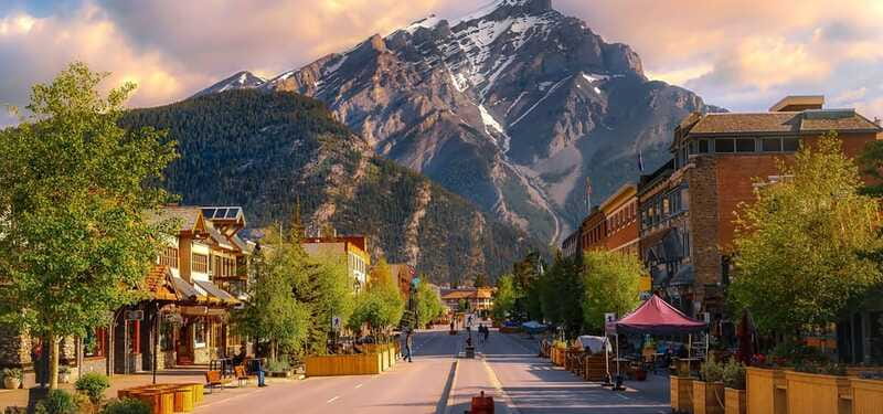 From Calgary: Private Lake Louise and Banff Day Trip - Price and value: what $650 per group gets you, and what costs extra