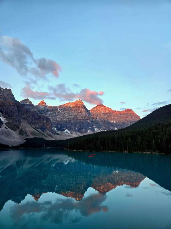 From Canmore/Banff: Moraine Lake Sunrise & Lake Louise Tour - The 2-hour Moraine Lake window: free time that still feels guided