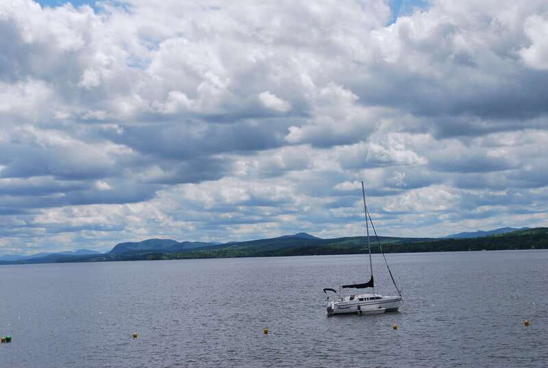 From Montreal: Eastern Townships Region Day Trip - The drive to Stanstead and the Haskell Free Library border moment