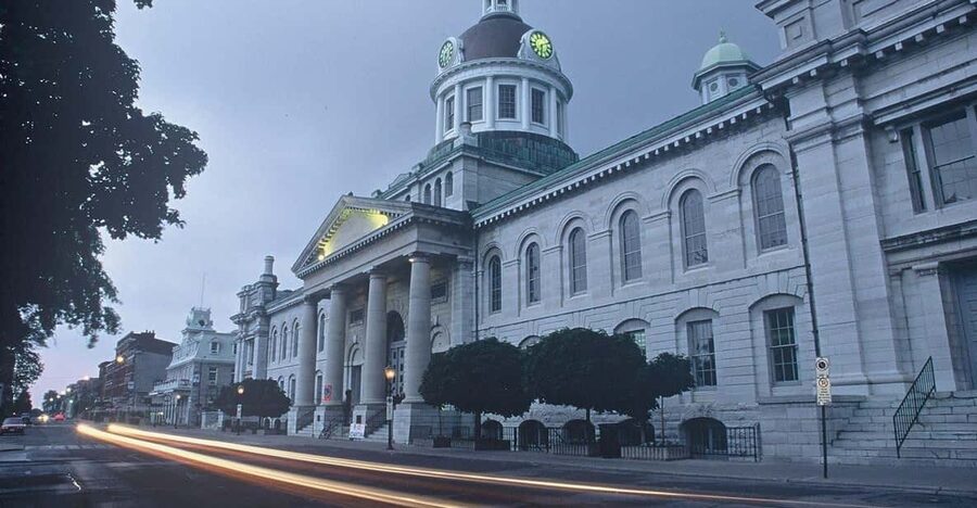 From Montreal: Kingston City Day Trip & 1000 Island Cruise - Getting from Central Montreal to Kingston City Hall