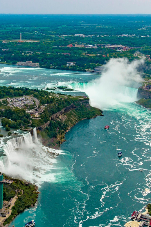 From Montreal: Toronto, Niagara Falls & 1000 Islands Tour - Day 2 Toronto: CN Tower views and Ripley’s Aquarium, with tickets handled your way