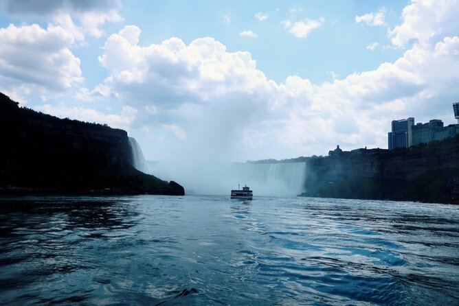From Toronto: Niagara Falls Day Tour with Optional Boat Cruise - Hornblower upgrade: the closest view of the Horseshoe Falls