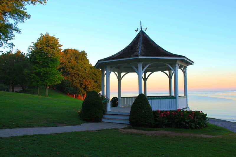From Toronto: Niagara Falls Evening Tour With Boat Cruise - Dinner at the Sheraton Fallsview Hotel: view plus fireworks
