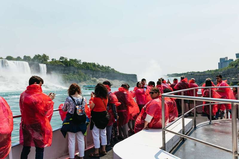 From Toronto: Niagara Falls + Winery, Cruise, & Lunch Option - The winery stop and Niagara-on-the-Lake browsing time