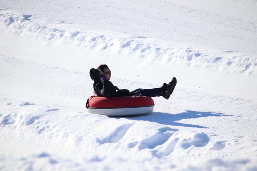 From Toronto: Snow Tubing and Snowshoeing or 1/2 Day Tubing - From Dufferin Mall to Snow Valley: a smooth, low-stress start