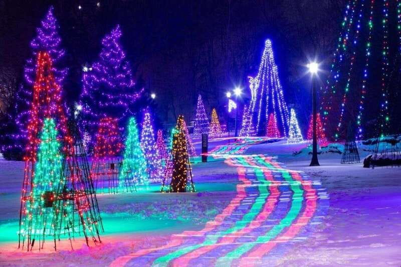 From Toronto: Winter Festival of Lights Niagara Falls Tour - Hotel pickup, Niagara Parkway stops, and why timing matters