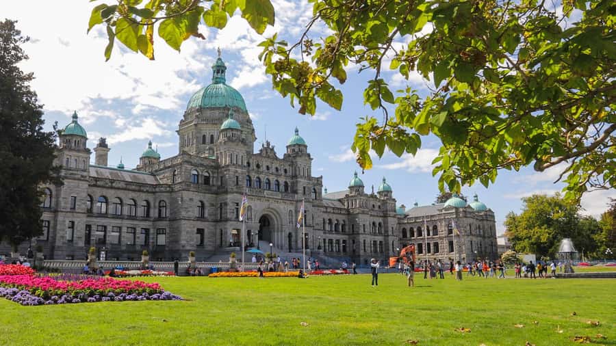 From Vancouver: Butchart Gardens & Victoria Sightseeing Tour - Key points that make this tour worth your time