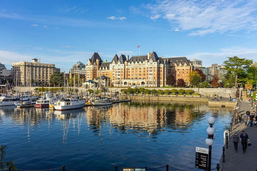 From Vancouver: Butchart Gardens & Victoria Sightseeing Tour - Driving into Victoria with a real orientation