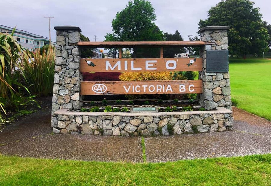 From Vancouver: Full-Day Victoria Tour with Ferry Ticket - Crossing to Vancouver Island on the BC Ferry (90 minutes)
