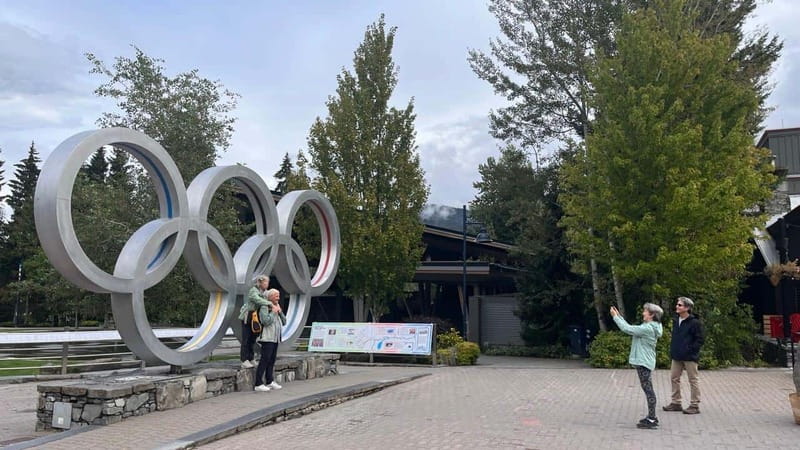 From Vancouver: Full-Day Whistler Tour - Sea to Sky Gondola and Sky Pilot Bridge: the moment people remember