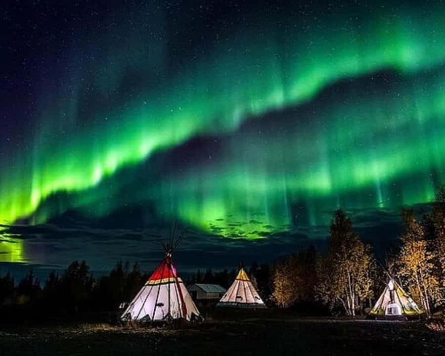 From Yellowknife:4-Day Aurora Viewing Tour with Hotel Pickup - Day 1: Arrival night at Indian Hunting Tent Valley Camp