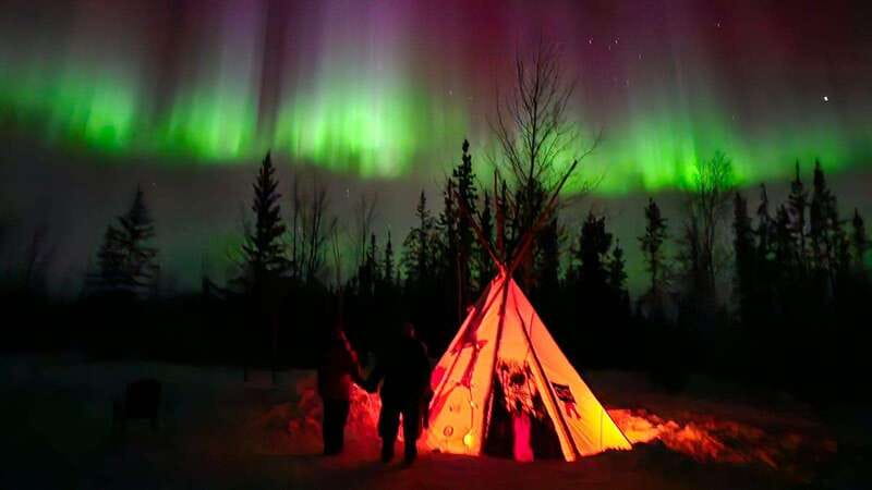 From Yellowknife: Aurora Borealis Tour with Cozy Cabin Base - Warm lunch, warm drinks: the food is part of the strategy