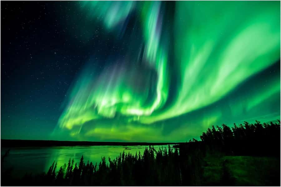 Full-Day Yellowknife Tour with Northern Lights/Aurora View - Legislative Assembly area: where the day slows a bit