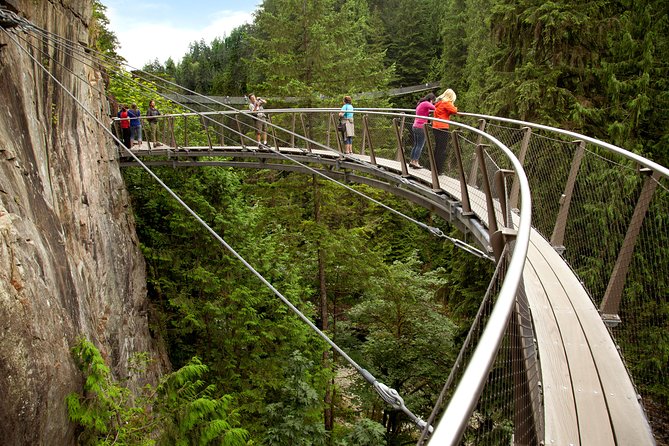 Grouse Mountain & Capilano Bridge Tour with Fish Hatchery - Capilano salmon hatchery: a short stop with a real wow factor