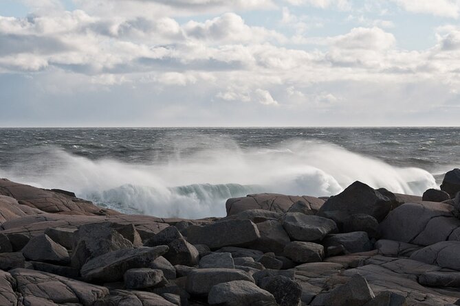 Half Day Small Group Tour in Peggy's Cove and Titanic Cemetery - Getting Picked Up in Halifax Without Stress