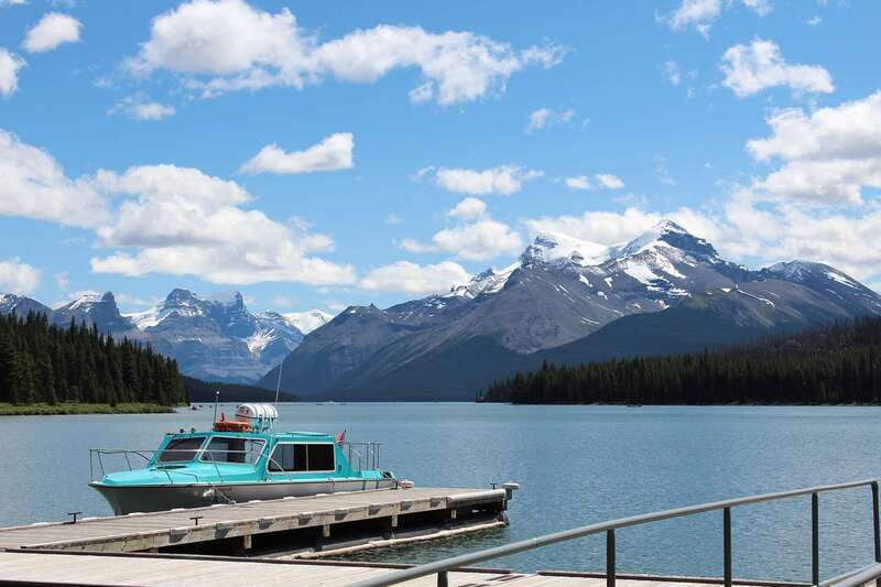 Jasper: Maligne Valley Wildlife & Spirit Island Cruise - Jasper pickup to Maligne Valley: the day starts easy