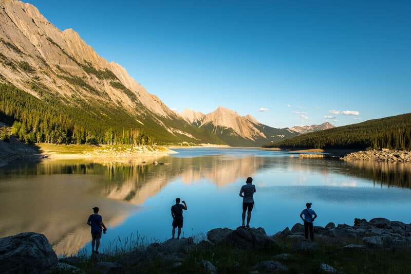 Jasper: Maligne Valley Wildlife & Spirit Island Cruise - Medicine Lake and the karst puzzle under the surface