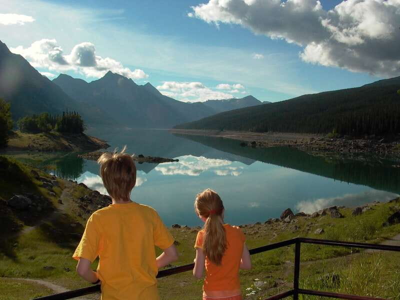 Jasper: Maligne Valley Wildlife & Spirit Island Cruise - Why the guide commentary is the secret sauce