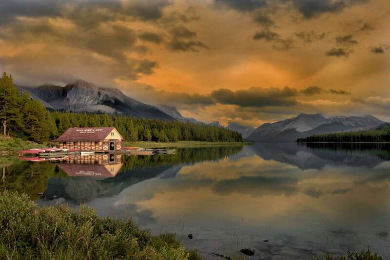 Jasper National Park: Maligne Lake Cruise With Guide - Wildlife, Weather, and Comfort Tips That Save the Day