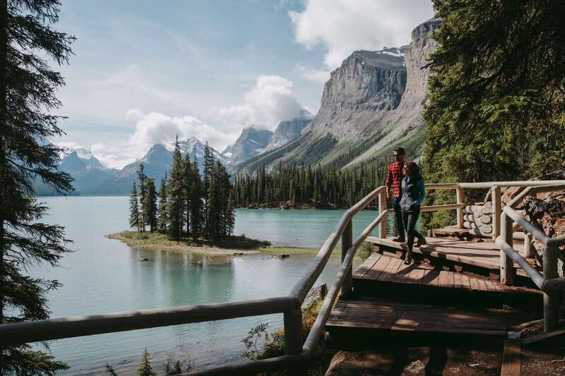 Jasper: Sightseeing Tour with Maligne Lake Cruise - Maligne Canyon boardwalks: the 50-meter walls are the star