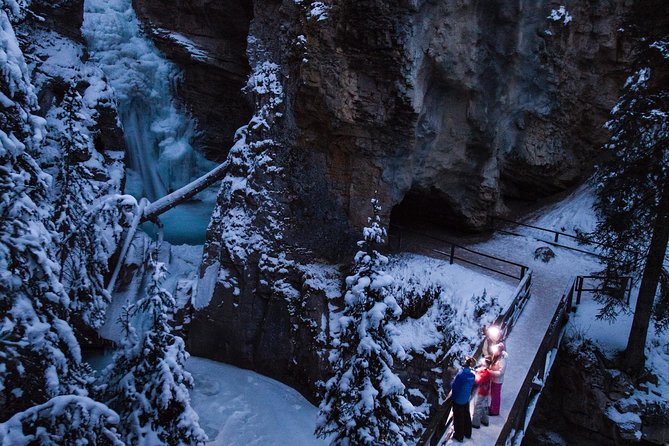 Johnston Canyon Evening Icewalk - The small-group size makes the hike feel under control