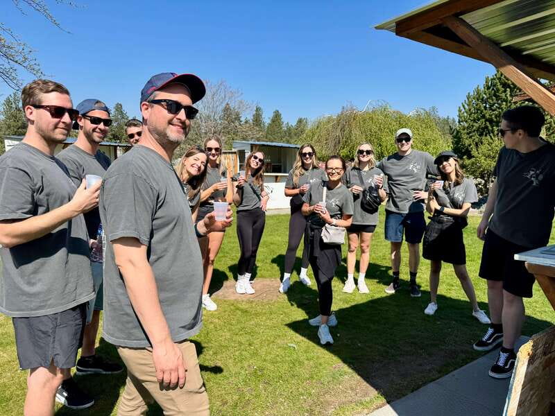 Kelowna: E-Bike Bee Tour w/ Tastings, Lunch, and Audioguide - Starting at Lakeside Eco-Sports: your e-bike day begins fast